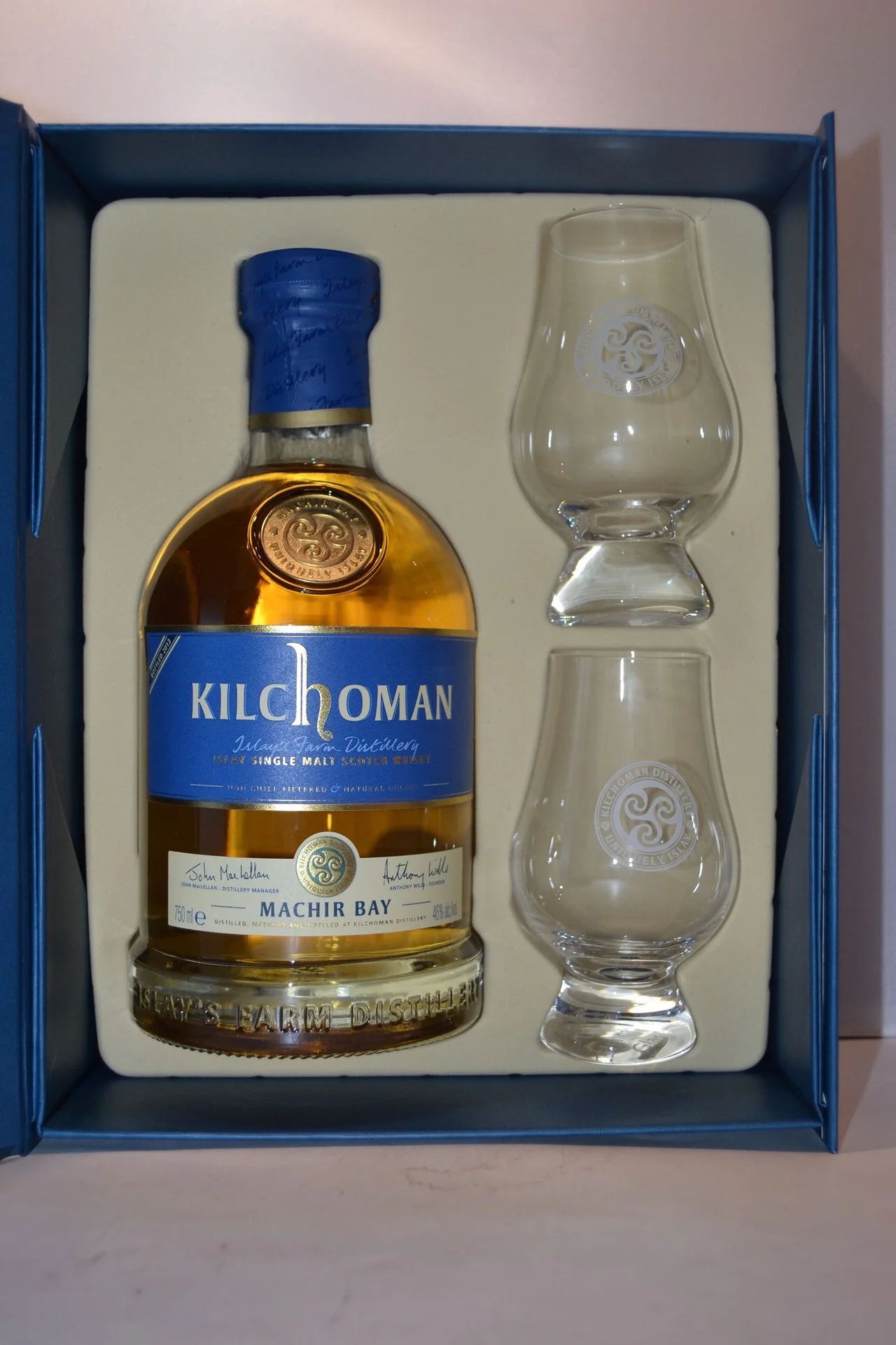 KILCHOMAN SCOTCH SINGLE MALT THE MACHIR BAY GFT PK W/ GLASSES 92PF 750ML